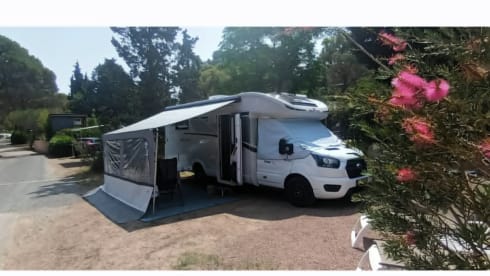 Stan en san  – 4p Roller Team semi-integrated from 2024