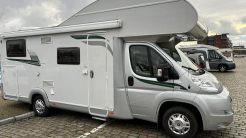 LMC Family Alcove Camper 6 persons Space saver! 