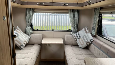 Foxy – 6 berth family motorhome with canopy, 2017