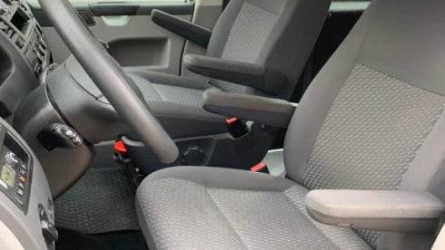2p Volkswagen campervan uit 2015