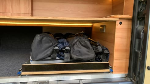 Vario Smurf – 4 fixed beds hotel on wheels