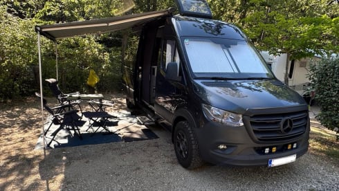 Adventurous Mercedes-Benz Hymer campervan 2p