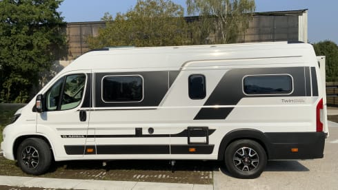 2p Adria Mobil bus from 2022