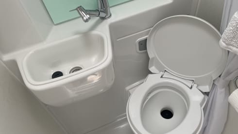 The Catbus  – 4 Berth Swift Select 184 (2017)