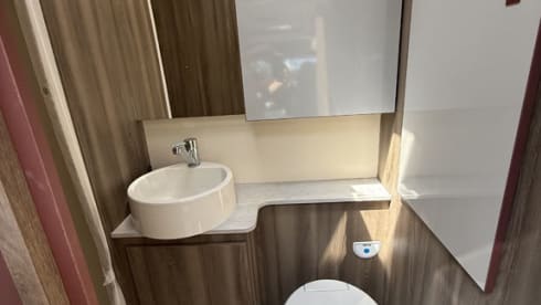 Kronos – 4 berth Roller Team semi-integrated from 2025