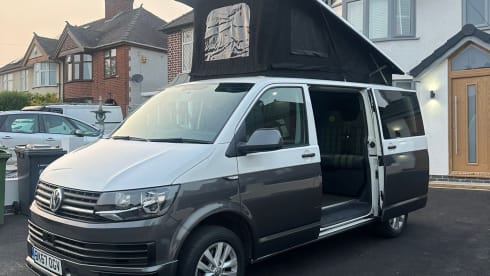 Frankie’s camper  – 4 berth Volkswagen campervan from 2017