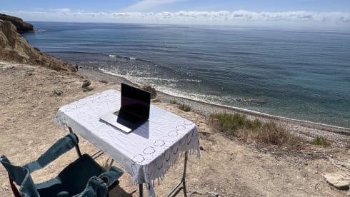 Komeet – Adventurous Mercedes Sprinter for rent!