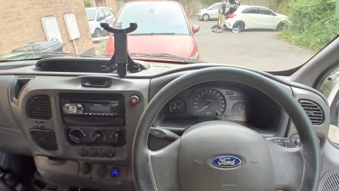 Nostromo – 4 berth Ford bus from 2005