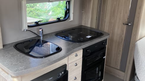 Tilly – 4 berth Spacious and comfortable with fixed french bed