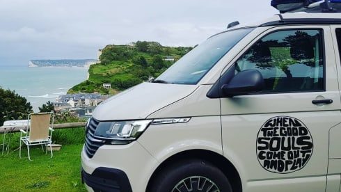 VOLKSWAGEN CALIFORNIA COAST dec2020