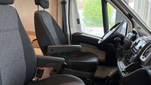 Charlie's Camper – Gezellige Buscamper Fiat Ducato