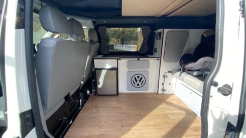 Snowy – Volkswagen T5 Family Camper 