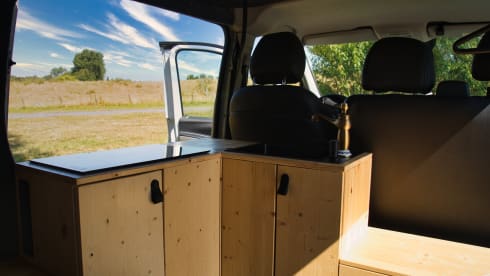 Unhiked – Camper Mercedes-Vito con cambio automatico