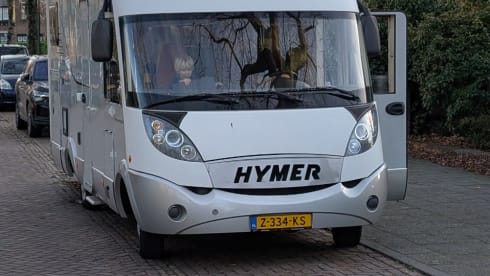 Goed uitgeruste 4 persoons Hymer met airco – 4-person Hymer integrated from 2008