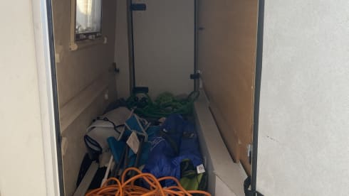 Rizzo  – Gorgeous 6 berth family motorhome with bedding, fully equipped. rear bunks.