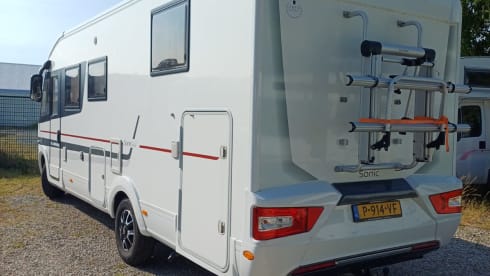 Aki – 4p Adria Mobil integrated uit 2017