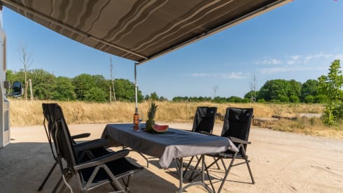 Challenger! – Spacious, modern and luxurious camper with 4 fixed sleeping places - XL garage