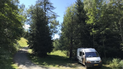 Buzzl – Off grid Renault Master bus