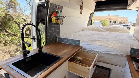 Mats – Renault Master L3H spacieux et autonome