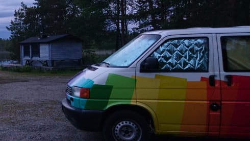 Thilo – Colorful T4 for cool road trips