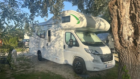 6p Eura Mobil alcove uit 2024