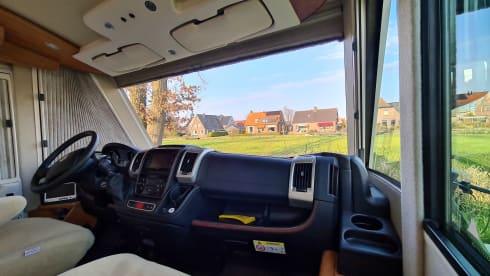 Camper Evenement – Carthago Compactline 143 Integrated