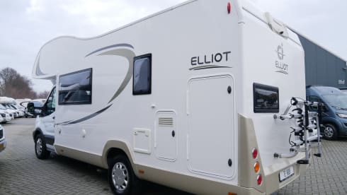 Ford CI Alcove, 6-Persons sitting / sleeping places!