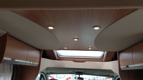 Knaus sky wave 700 MEG