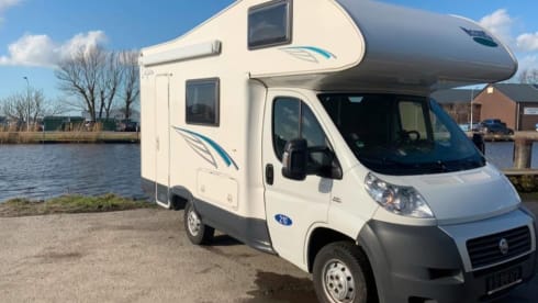 Moby – Mc louis alcove 6 person camper