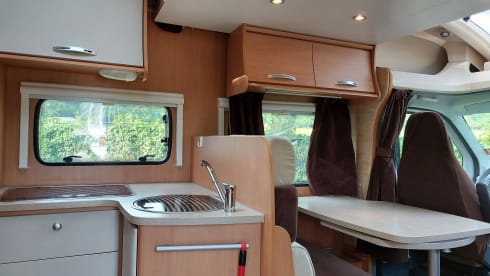Complete luxury motorhome, 5 persons