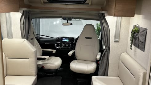 Eve – 2025, luxury 5 berth motorhome 
