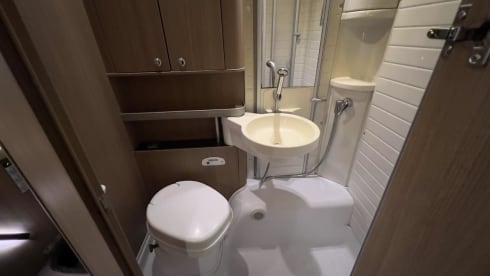 Beautiful luxury 4 person camper