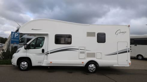 Spacious family motorhome: Mc Louis Glamys 22