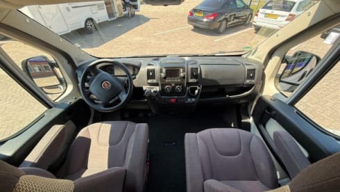 4p Hymer bus uit 2019