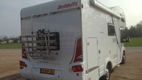 Dethleffs A5881 – Luxury 6-person Dethleffs camper 2x Airco, Navi, bunk bed
