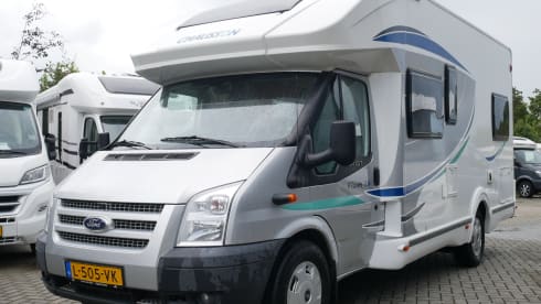 Chausson Flash 16, 4-person, longitudinal beds, pull-down bed!!