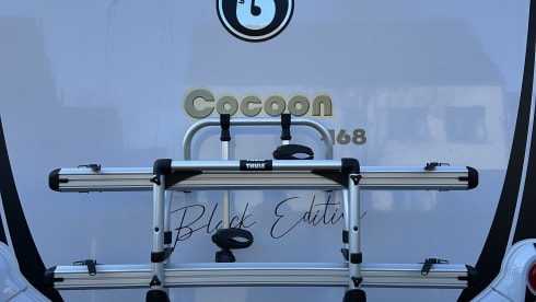 Cocoon 468 Northautokapppack (2024) with bicycle carrier. 