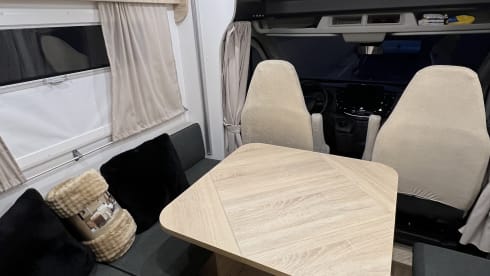 Ford Challenger 384 étape édition 2025 neuve et confortable