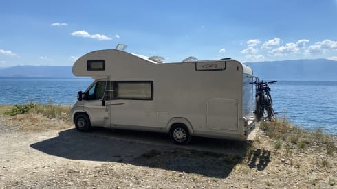Roadtripper – Nice, very complete family camper with many extras