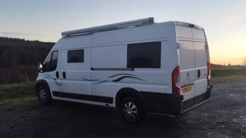Lorna Marie – Luxury 3 Birth Camper 