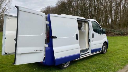 BuZz Lightyear – Opel vivaro 1.9 sdi compact camper