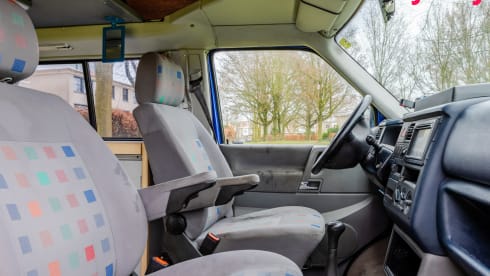 Foelie – 4p Volkswagen campervan uit 2002