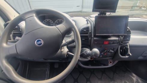 Adriatik 573ds – 4p Adria Mobil semi-integrated uit 2003