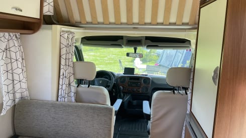 Koos – Cozy 5p alcove camper from 2015