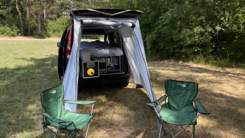 The Dutch Kangeroo 🦘 – 2p Renault campervan from 2009