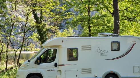 Beautiful luxury and compact (6.40 meters) motorhome with everything you wish for...