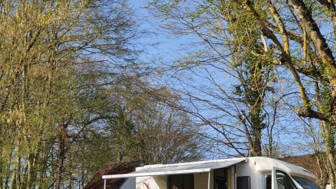 Beautiful luxury and compact (6.40 meters) motorhome with everything you wish for...