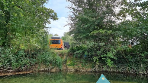 4p Ford campervan uit 2009