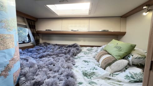 Bumble – Luxury, Warm & Comfy, Light & spacious van with 3 double beds