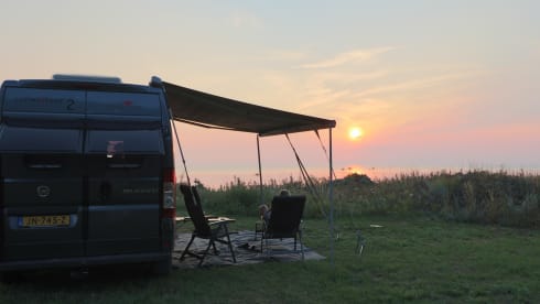 Skippy – Beautiful, sturdy luxury full bus camper.